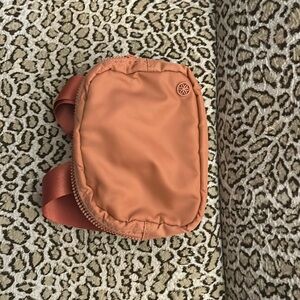 🐾4 for $40 Waist bag, fanny pack in rust